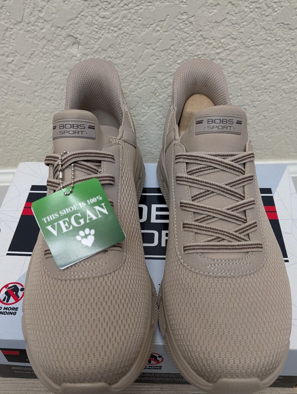Skechers BOBS Sport Men's Taupe Athletic Sneakers 8.5 Hands free Vegan